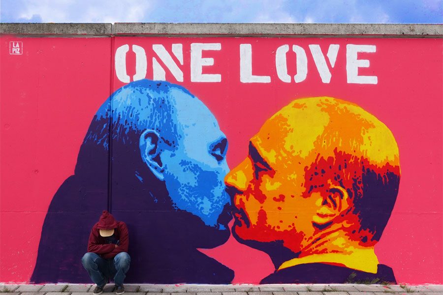 One Love - Wall - Lapiz